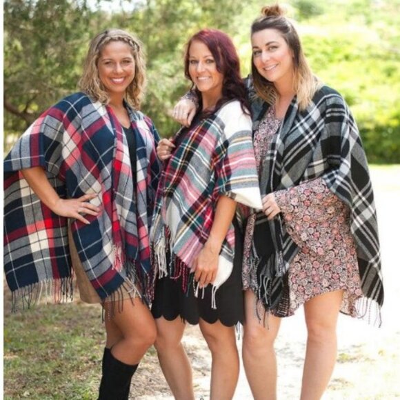 Black Plaid Kennedy Fringe Shawl, Brand New with Tags - Picture 2 of 2